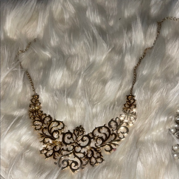 Bundle of Women's Necklace - Picture 6 of 17